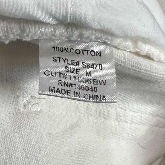 Signature 8 High-Rise Distressed White Denim Shorts Size 8 - Picture 5 of 6